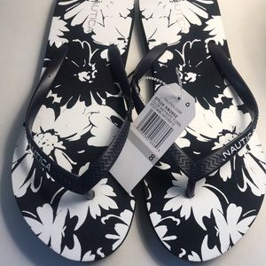 NWT Nautica. Women’s Flip Flops. Size 8